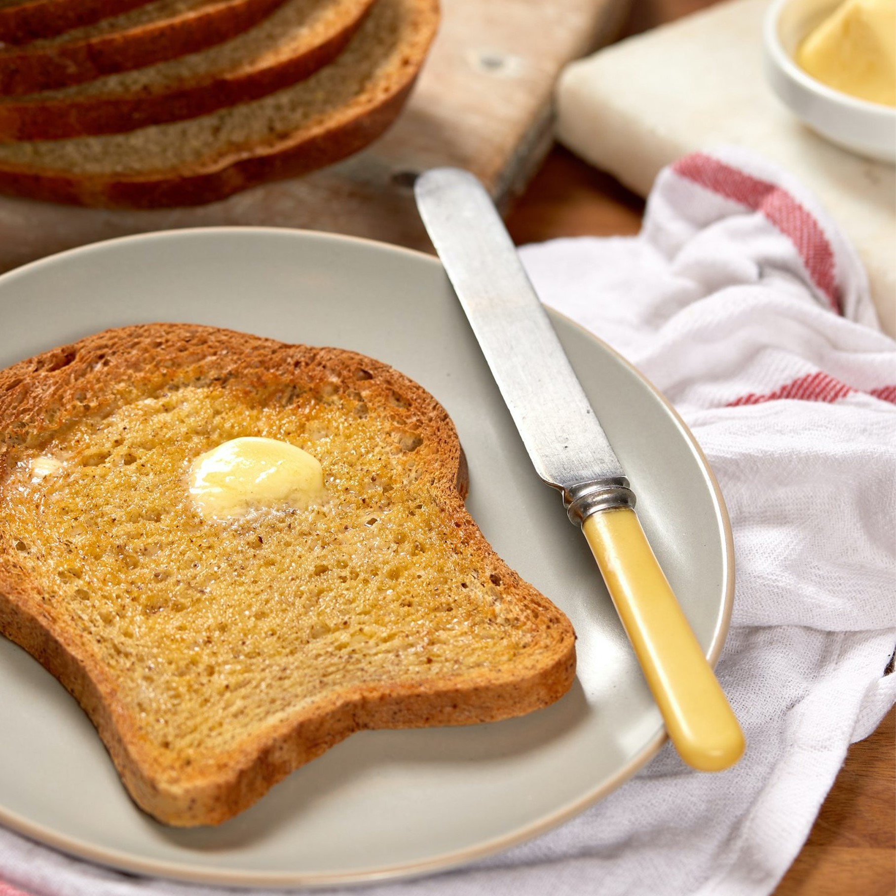 Sonntags-Toast mit Butter